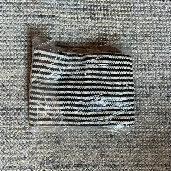 Estella NYC gift set: taxi blanket, pretzel and hot dog toys - Picture 6 of 11